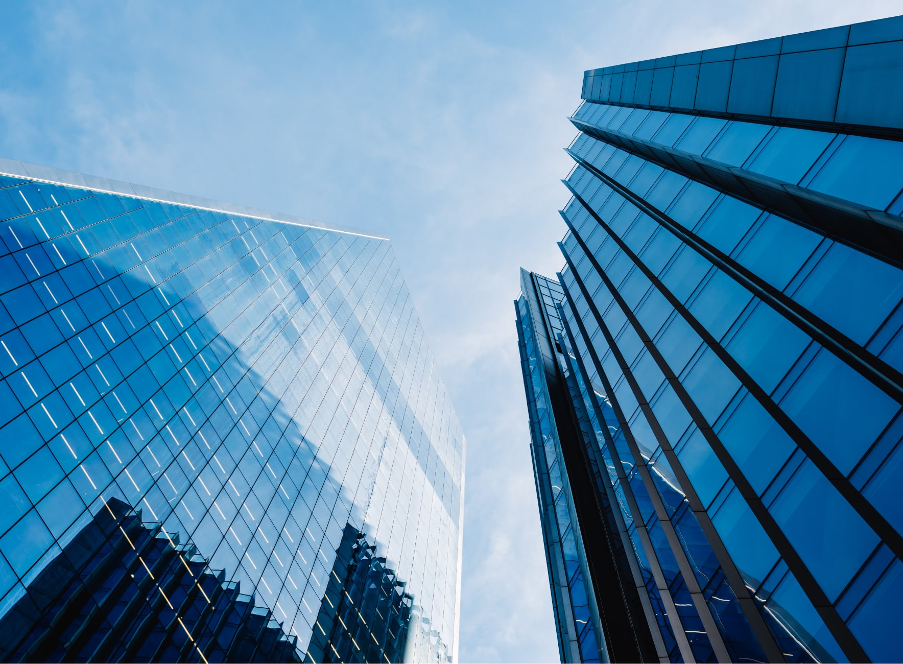 Oficinas y locales en edificios grandes con ventanas cerradas